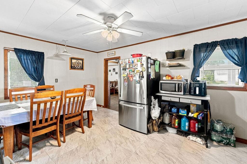 Multi Family at 228 Main Road, Tiverton, photo 20 of 34