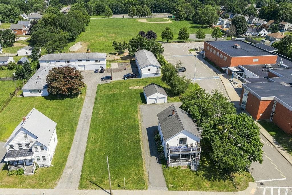 Multi Family at 228 Main Road, Tiverton, photo 33 of 34