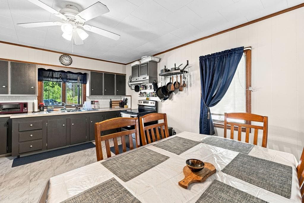 Multi Family at 228 Main Road, Tiverton, photo 18 of 34