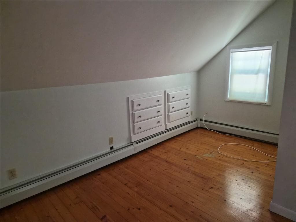 Single Family Residence at 384 Devils Foot Road, North Kingstown, photo 13 of 17