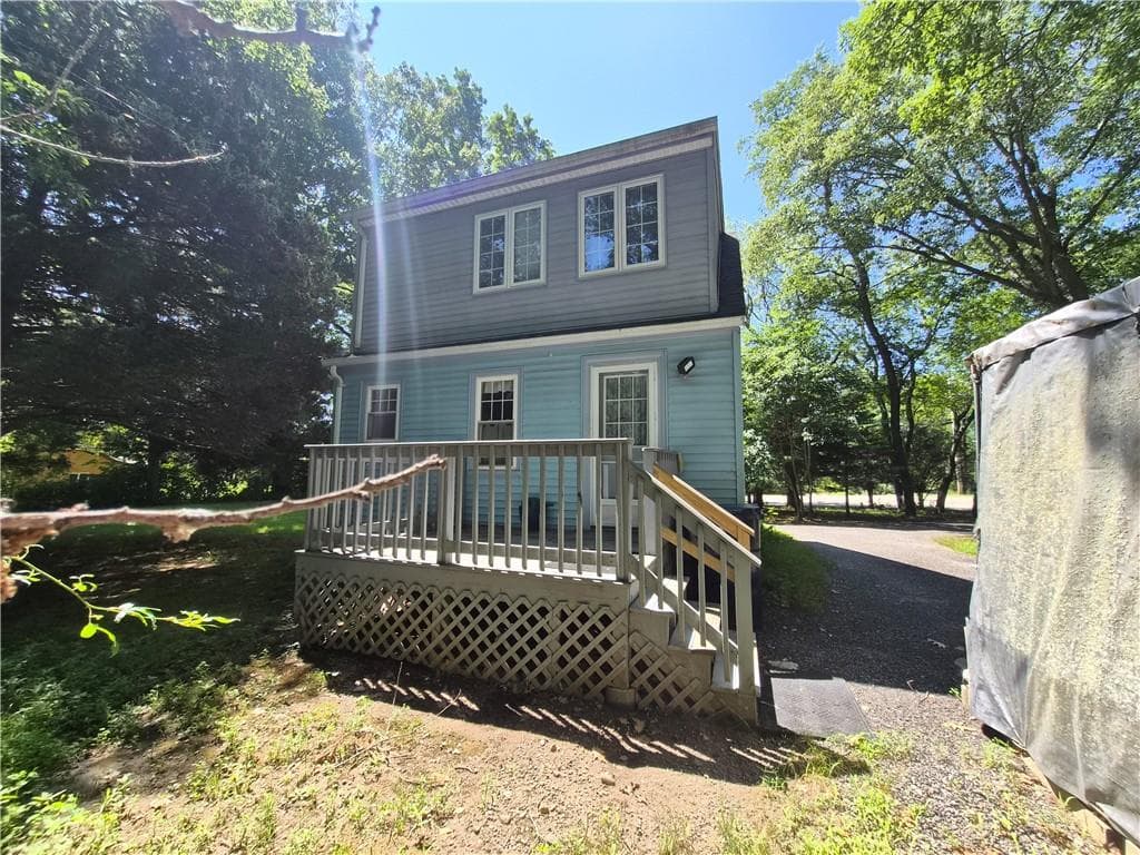 Single Family Residence at 384 Devils Foot Road, North Kingstown, photo 3 of 17