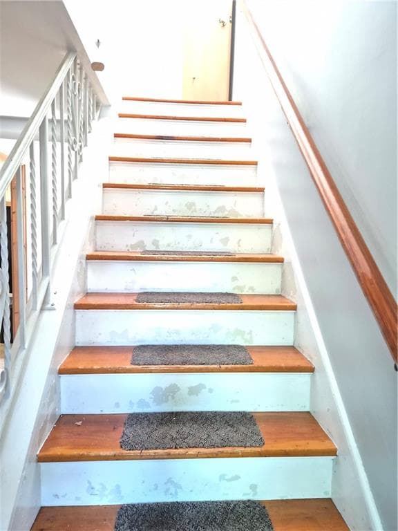 Single Family Residence at 384 Devils Foot Road, North Kingstown, photo 10 of 17