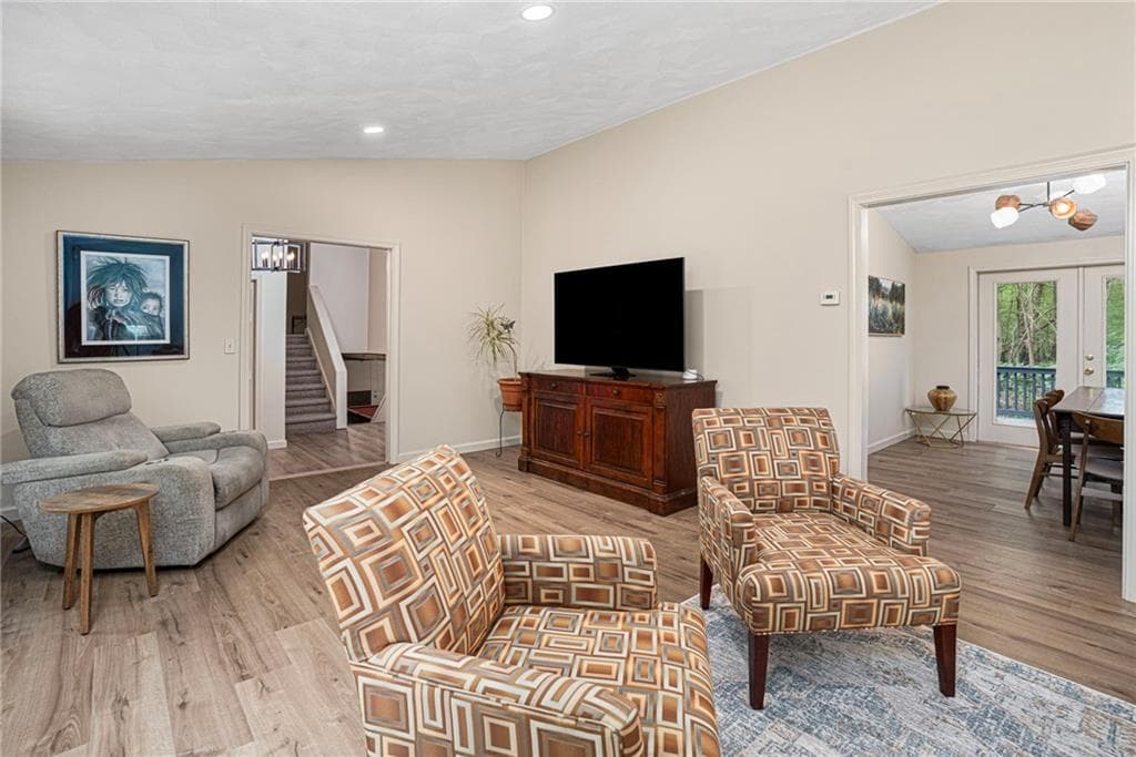 690 Major Potter Road photo 16