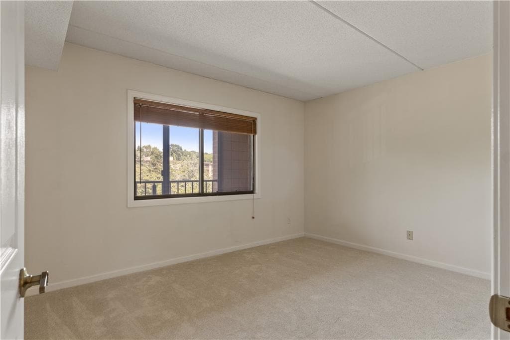 650 East Greenwich Avenue UNIT 5-405 photo 26