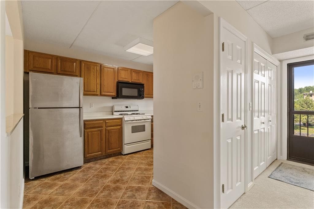650 East Greenwich Avenue UNIT 5-405 photo 7