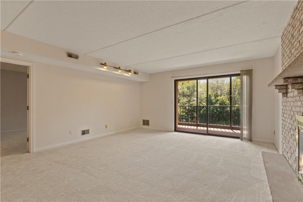 650 East Greenwich Avenue UNIT 5-405 photo 15