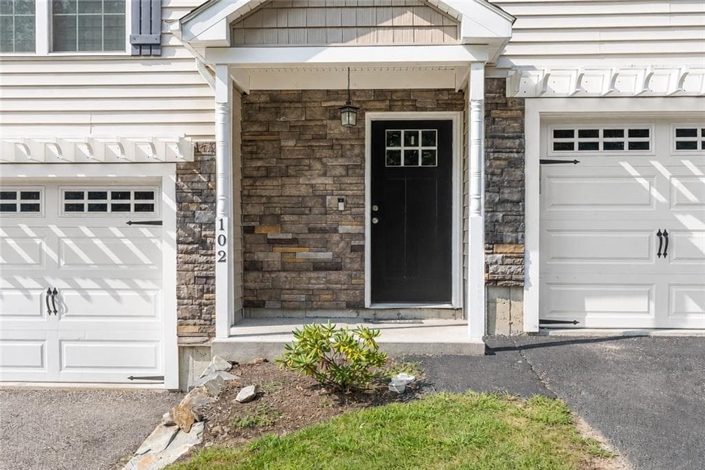 102 Hunting Hill Drive photo 3