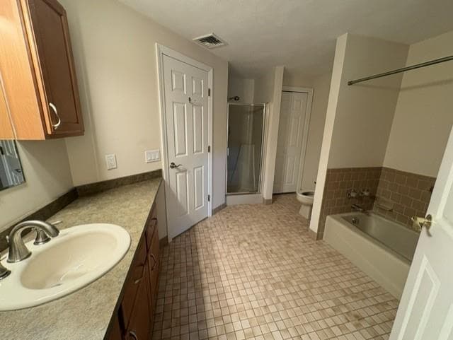60 Saddle Green UNIT B photo 17