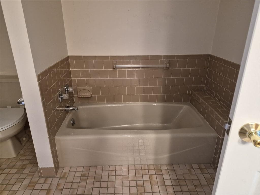 60 Saddle Green UNIT B photo 16