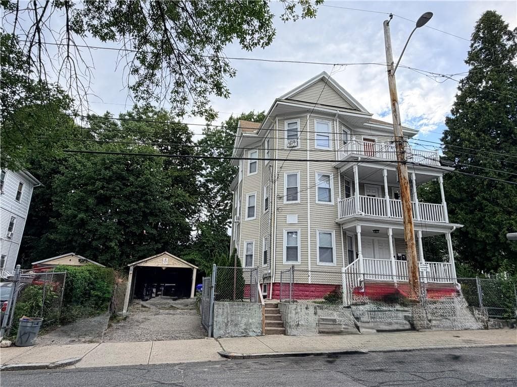 217 Carleton Street photo 2