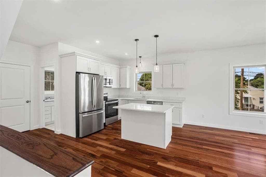 11 Stone Street UNIT A photo 2