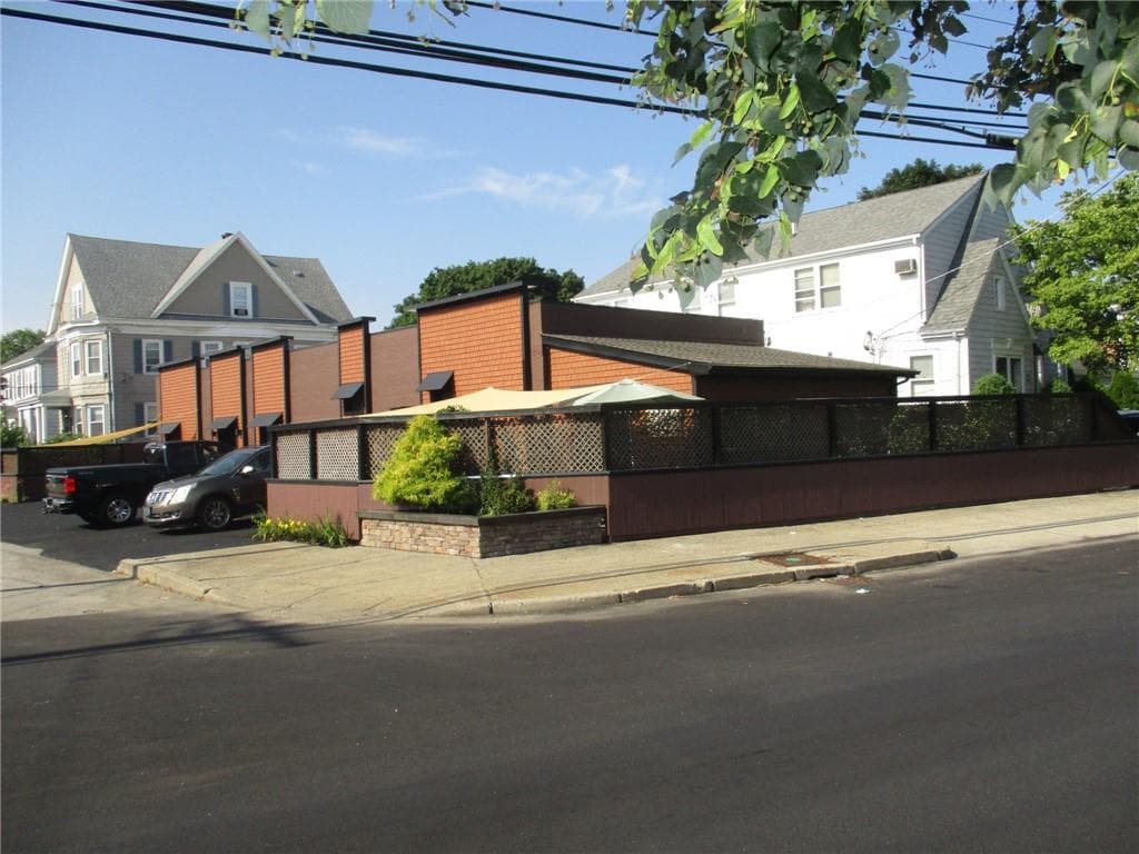 609 Armistice Boulevard photo 2