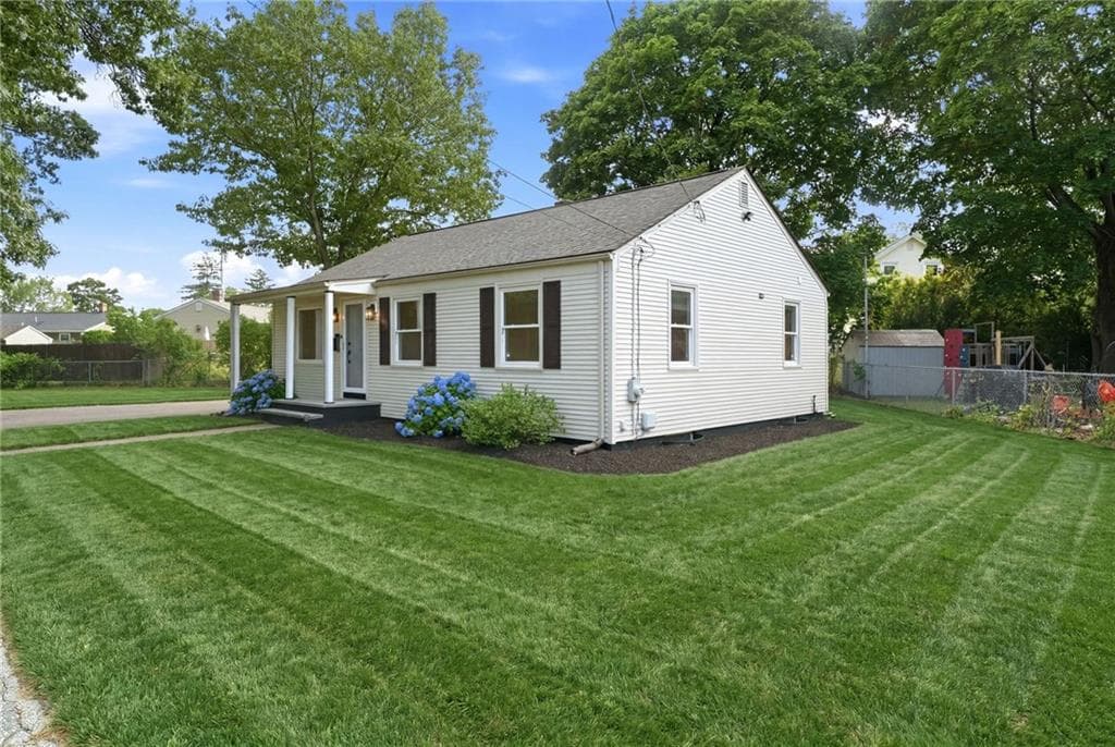 Single Family Residence at 28 Plain Street, East Providence, photo 4 of 38