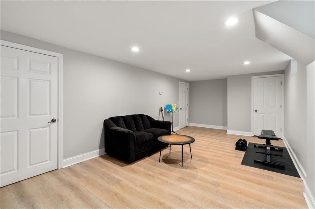725 River Avenue photo 13