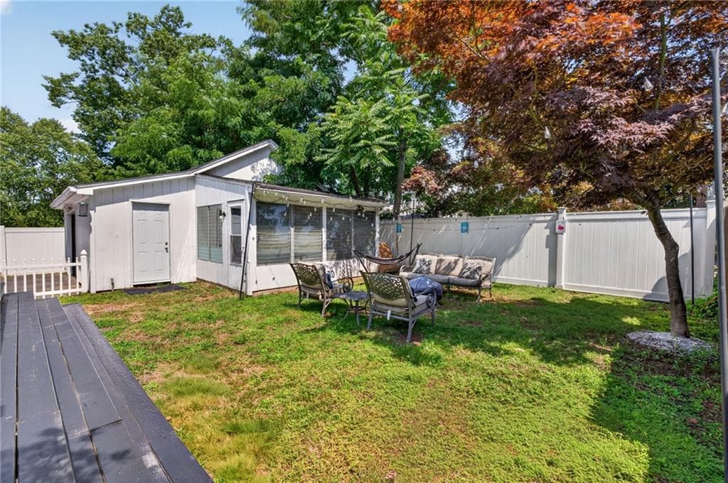 83 Myrtle Avenue photo 47