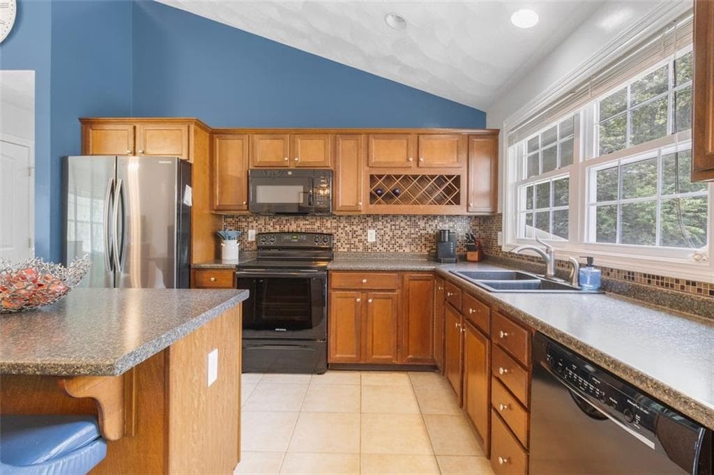 33 Charles Avenue photo 2