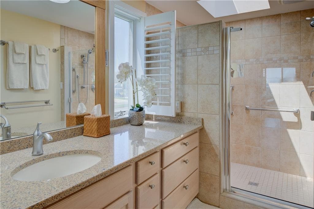 204 BELLEVUE Court UNIT 204 photo 13