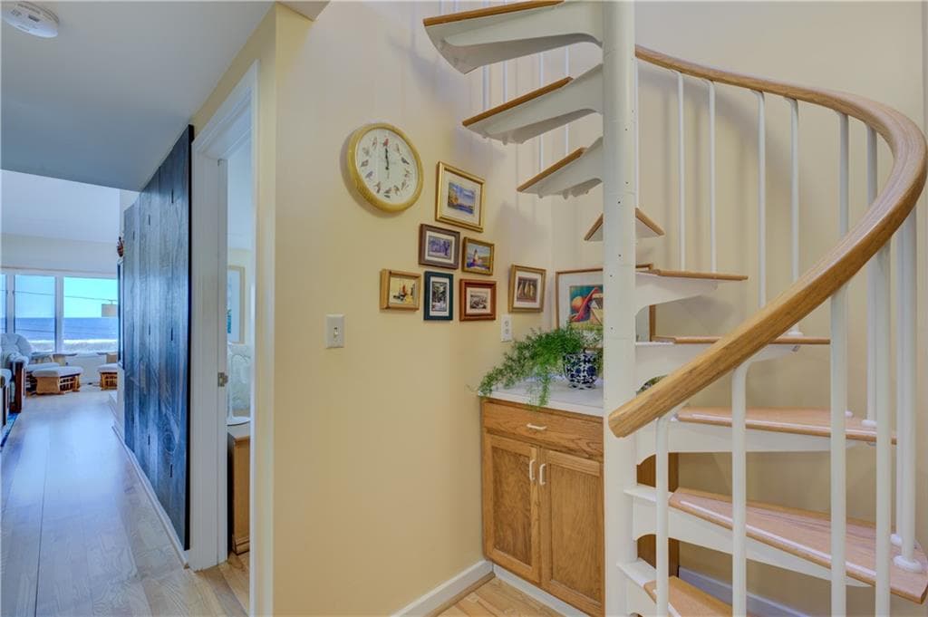 204 BELLEVUE Court UNIT 204 photo 24
