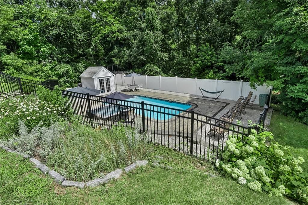 Single Family Residence at 6 Fleuette Drive, Bellingham, photo 3 of 40