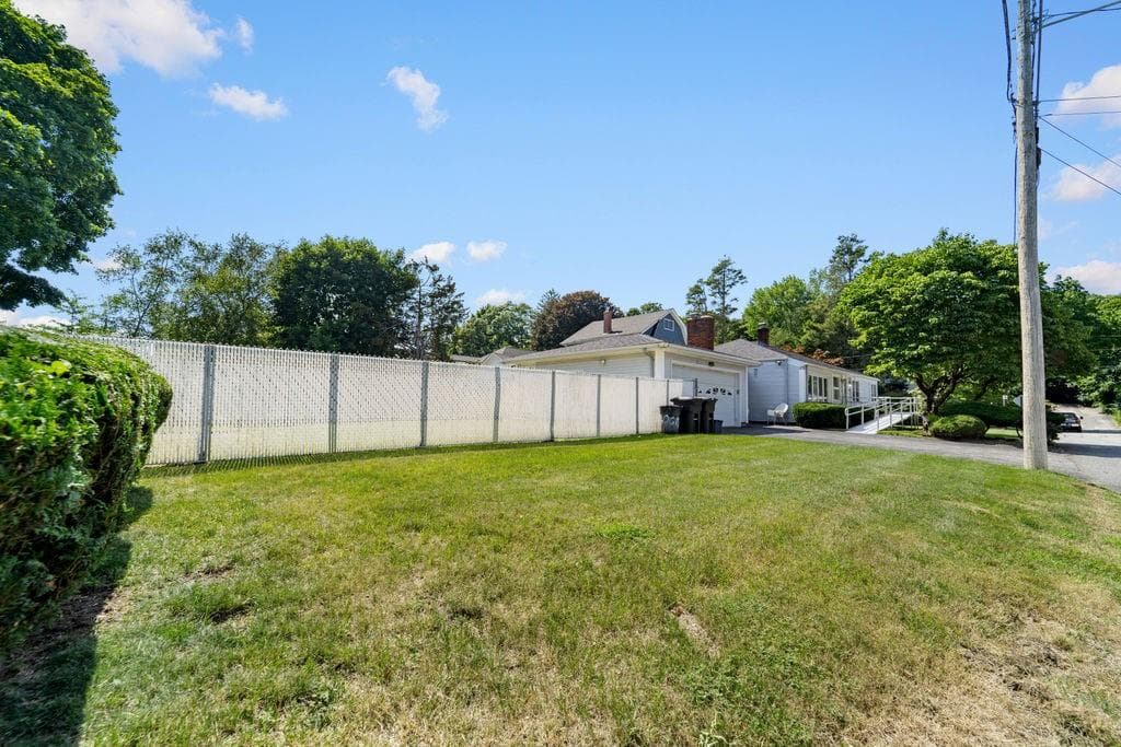 11 Hemlock Drive photo 4