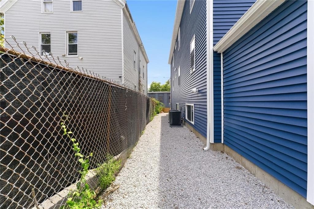 139 benedict Street photo 4