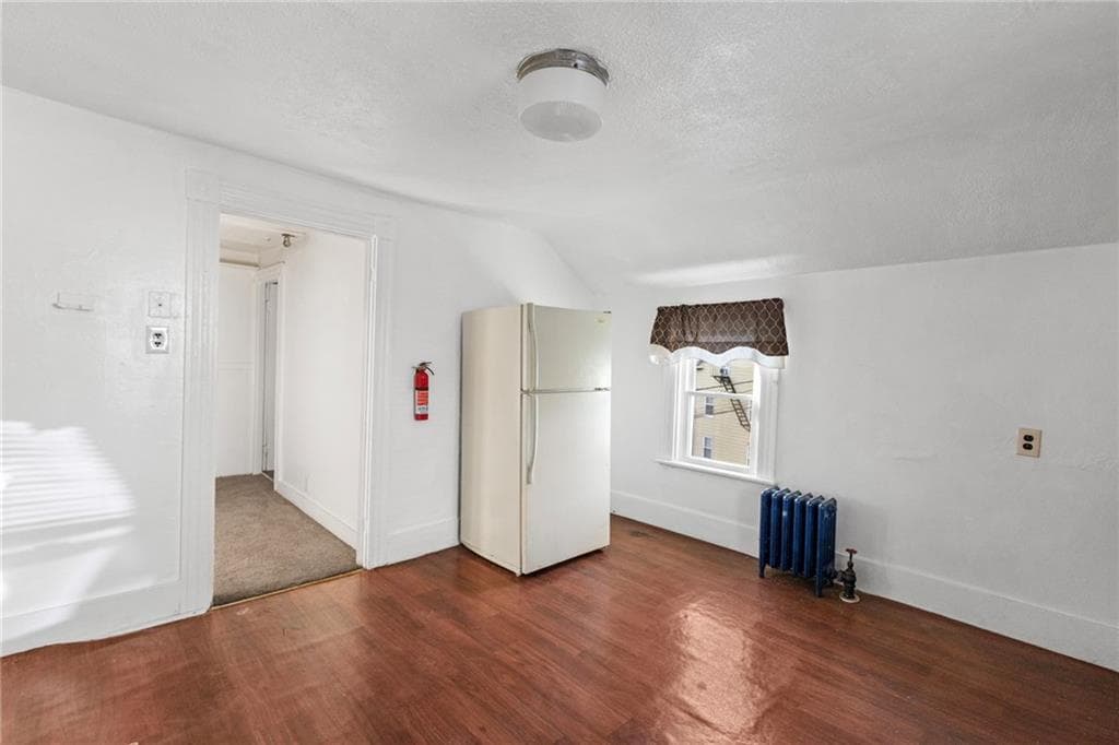 20 Spring Street W photo 21