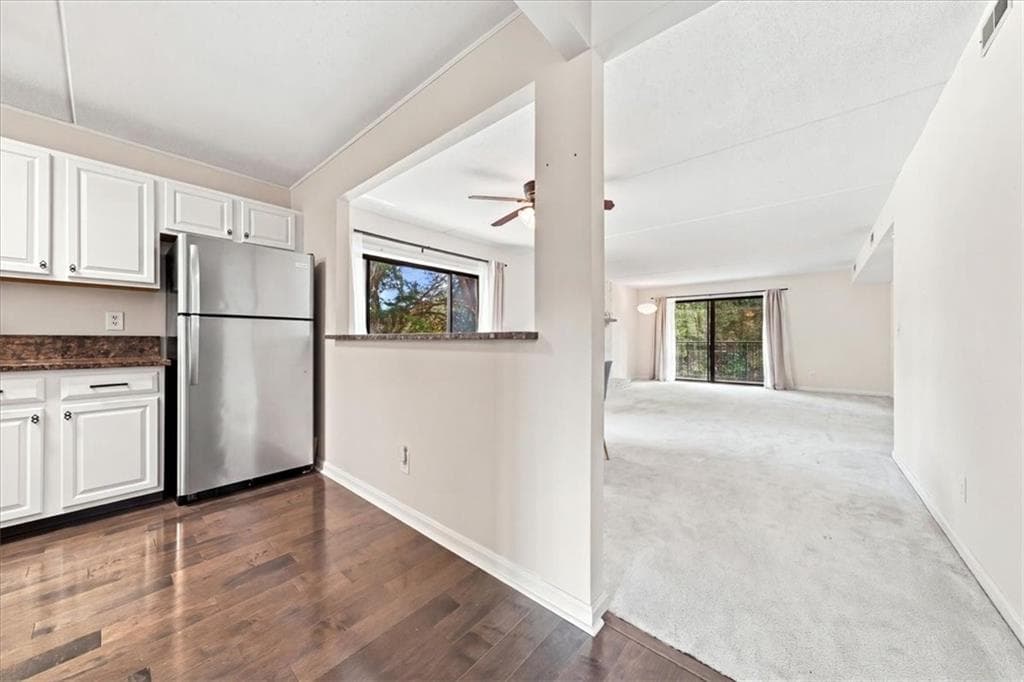 650 East Greenwich Avenue UNIT 5-201 photo 10
