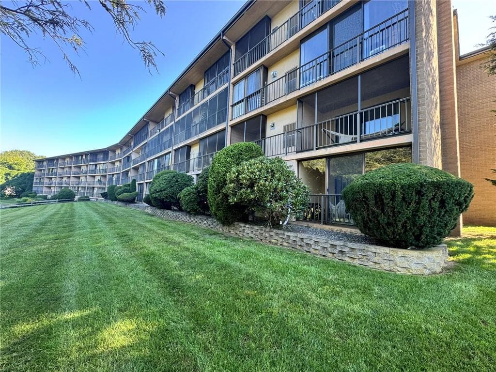 650 East Greenwich Avenue UNIT 5-201 photo 8