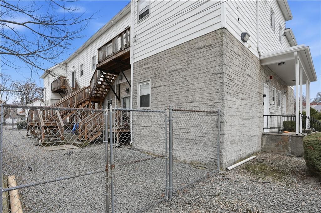 122 126 Lowell Avenue photo 4