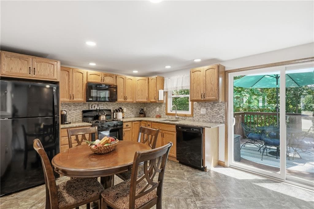 Single Family Residence at 36 Mary Beth Drive, Warwick, photo 8 of 26