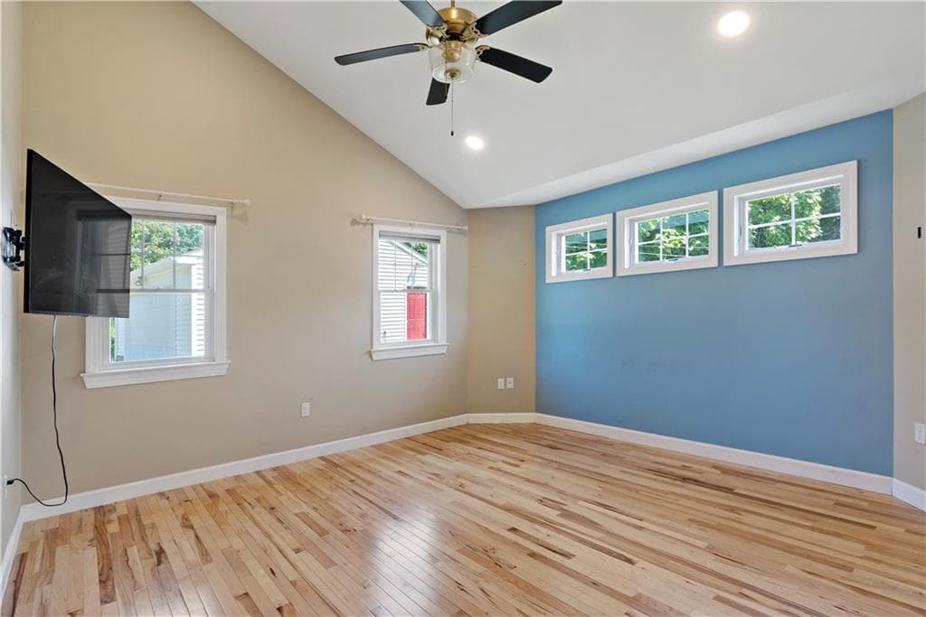 813 South Road photo 16