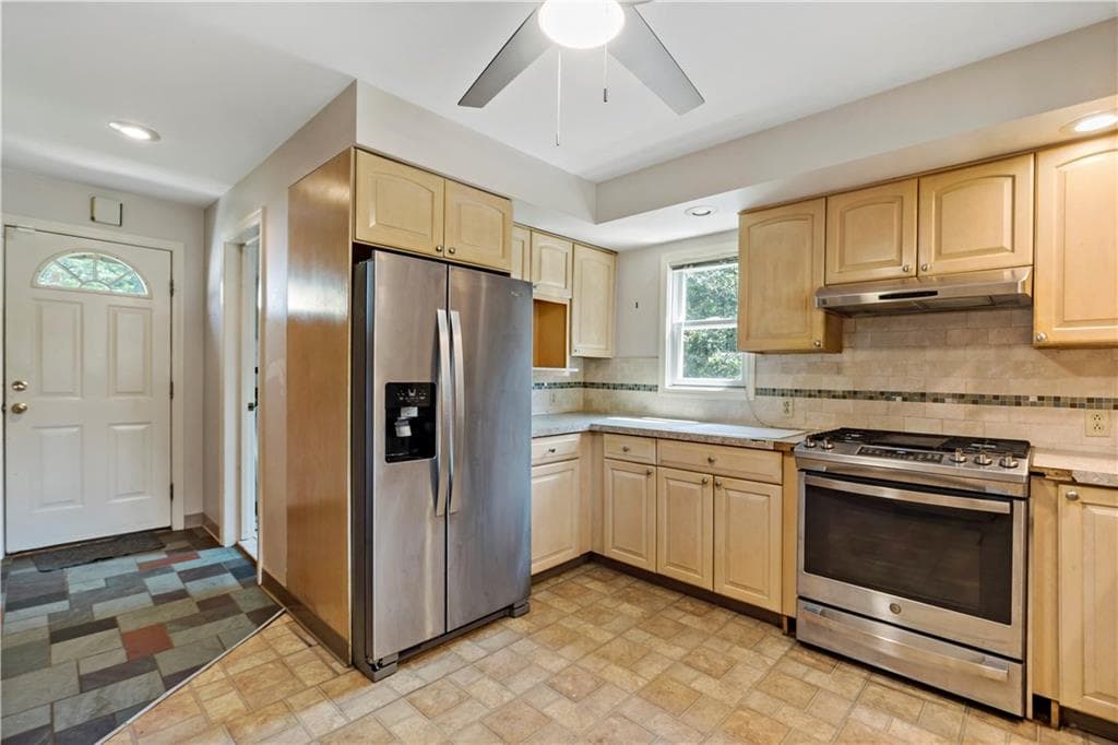 813 South Road photo 5