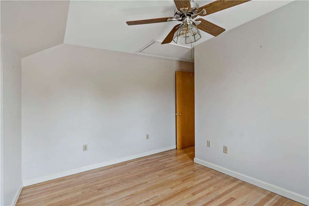 813 South Road photo 24