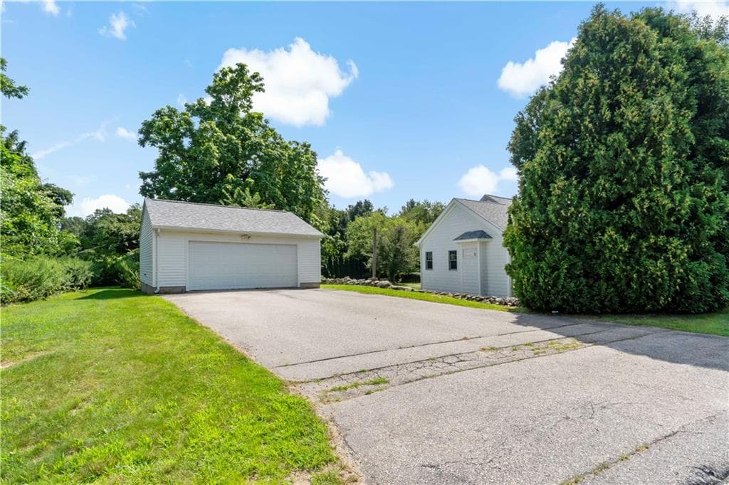813 South Road photo 29