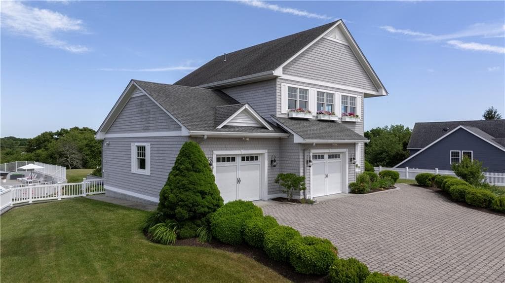19 Moonlight Drive photo 3