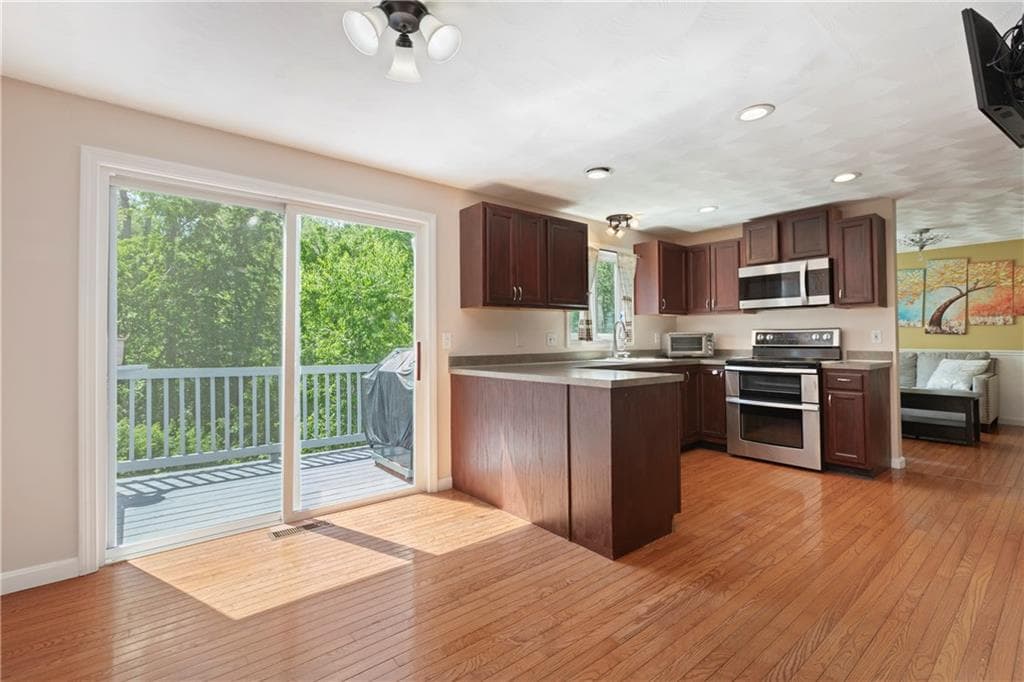 Single Family Residence at 210 - Morris Street, Cumberland, photo 13 of 33