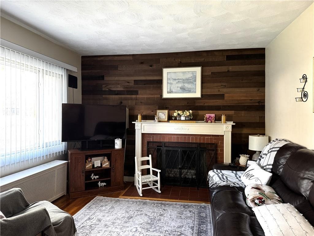 42 Spring Drive photo 4