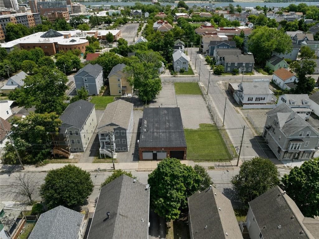 292 Prairie Avenue photo 2