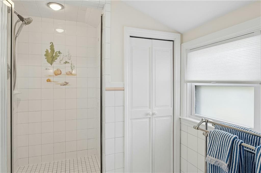 29 Howland Avenue photo 28