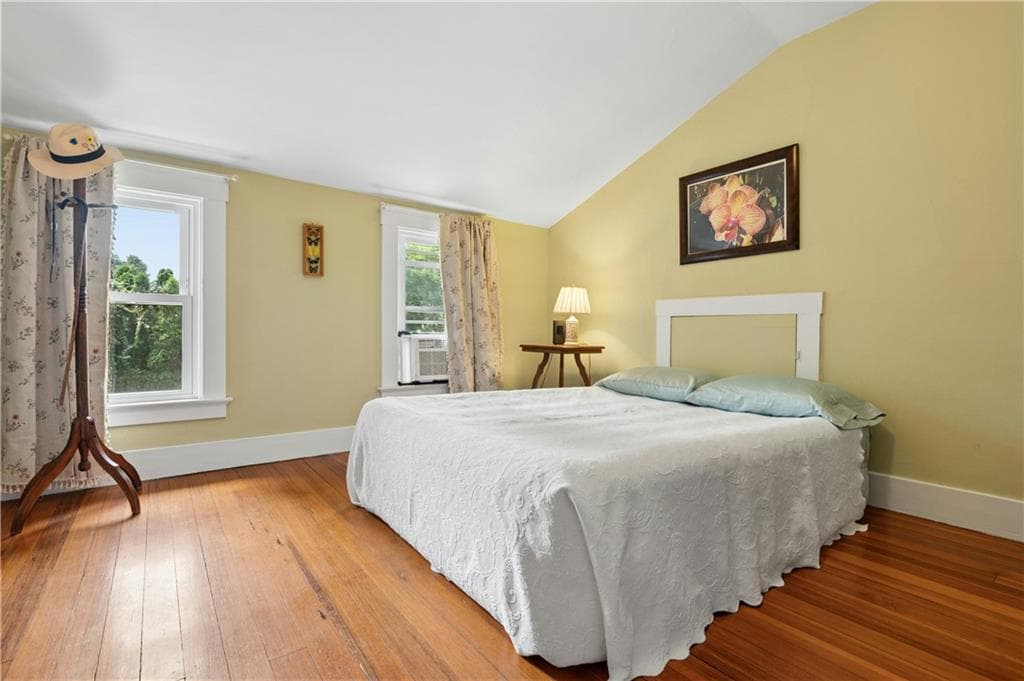 29 Howland Avenue photo 19
