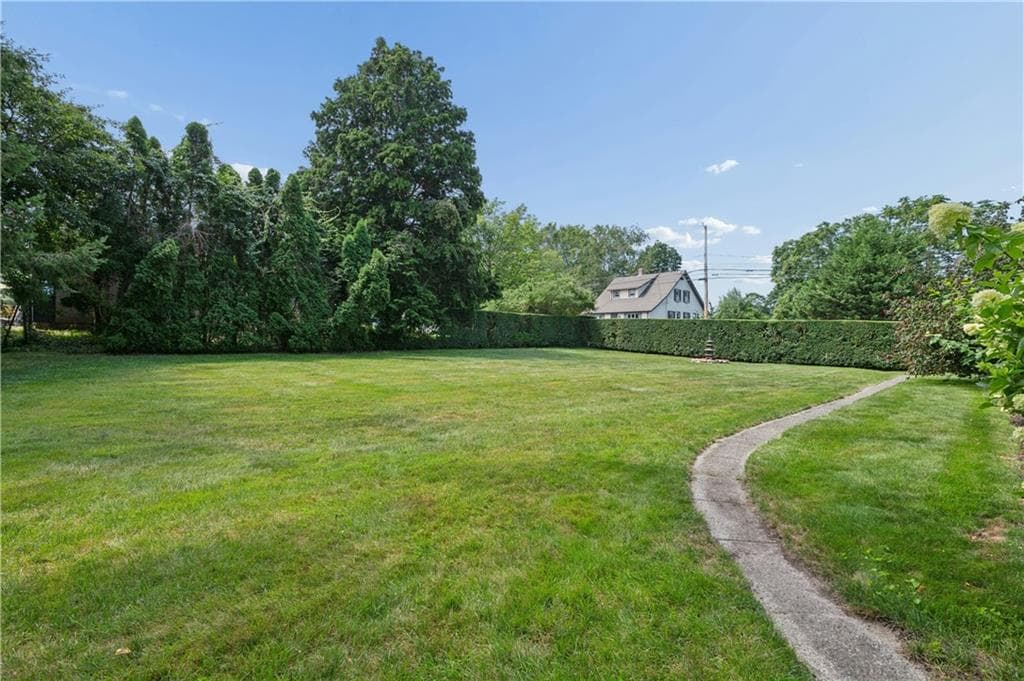 29 Howland Avenue photo 40