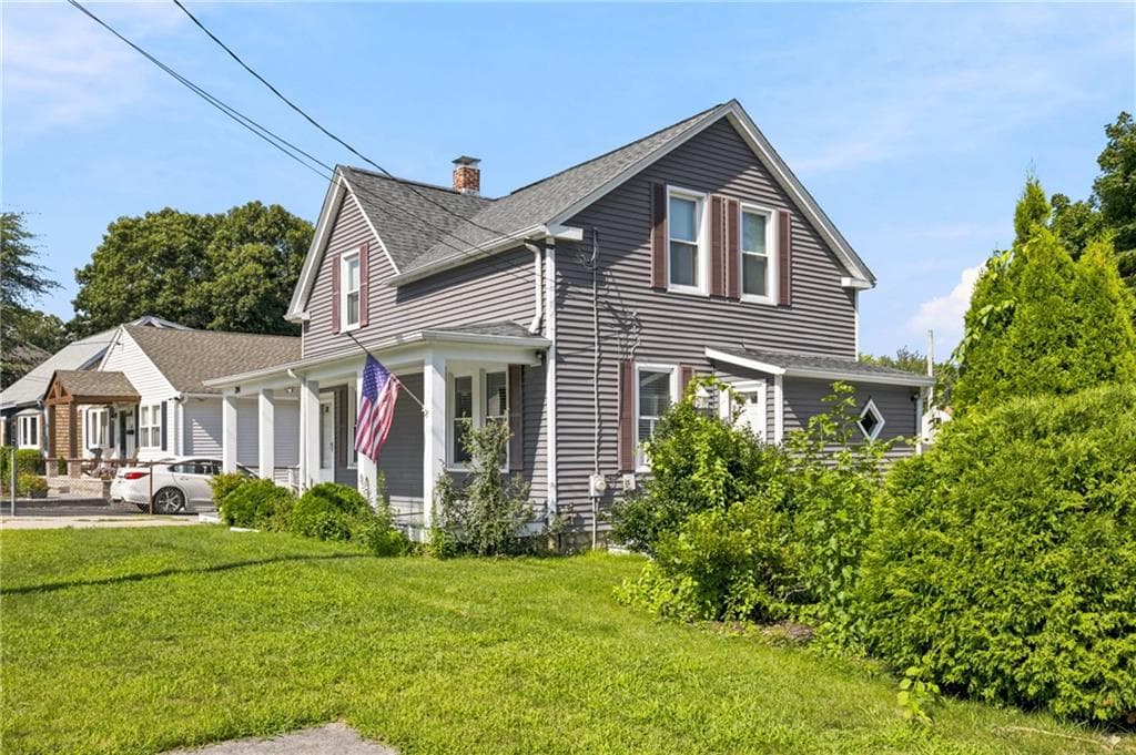 204 Lowell Street photo 2