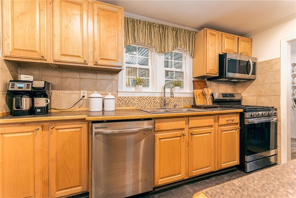 1149 Greenwich Avenue photo 10