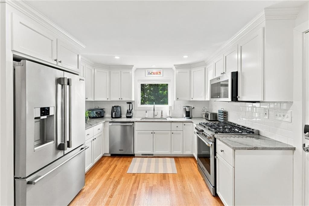 172 Bayview Avenue photo 3