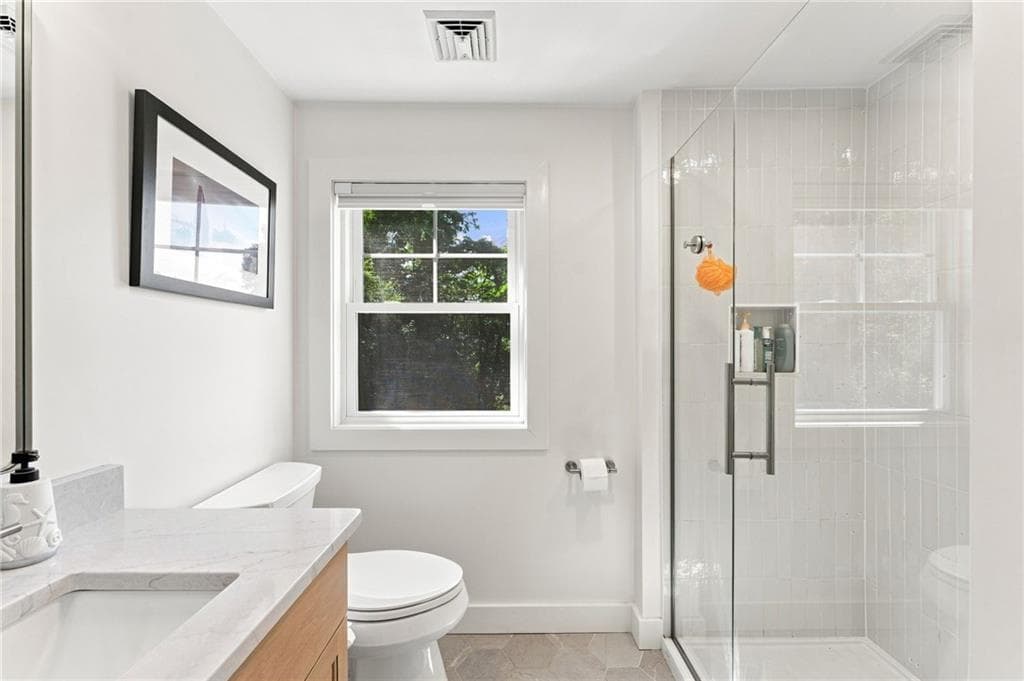 172 Bayview Avenue photo 24