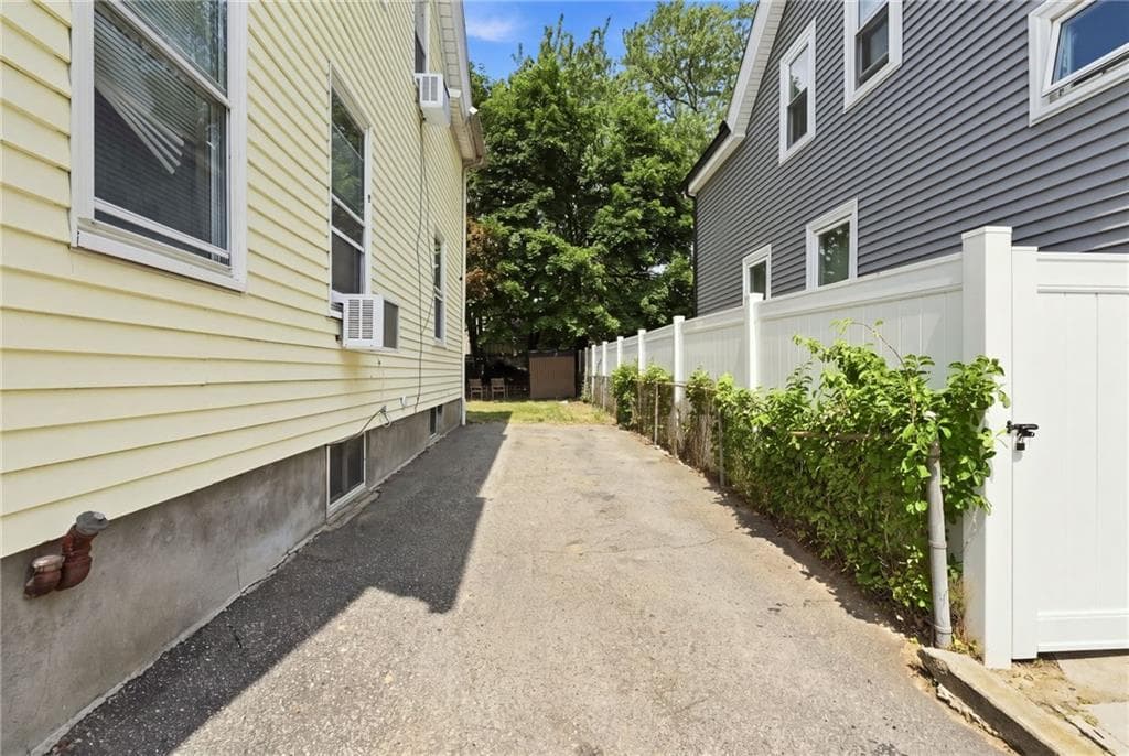 185 Vermont Avenue photo 22