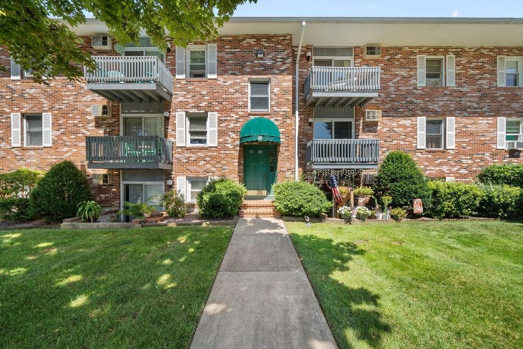 Condominium at 200 Manville Hill Road UNIT B30, Cumberland, photo 2 of 18