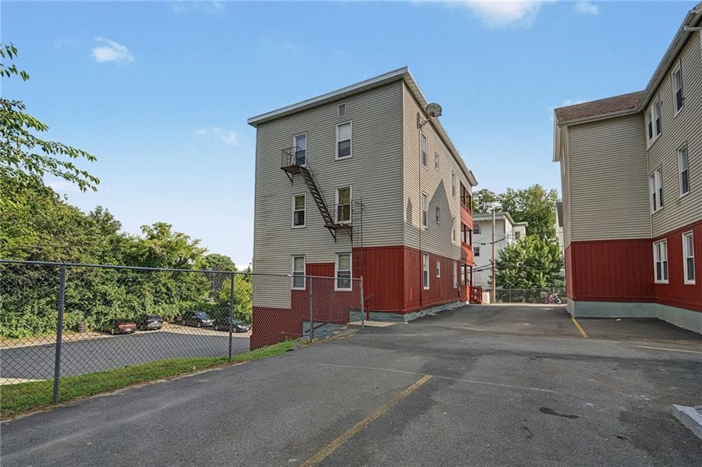 471 485 Pond Street photo 46