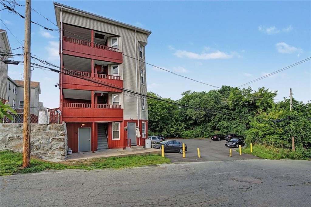 471 485 Pond Street photo 22