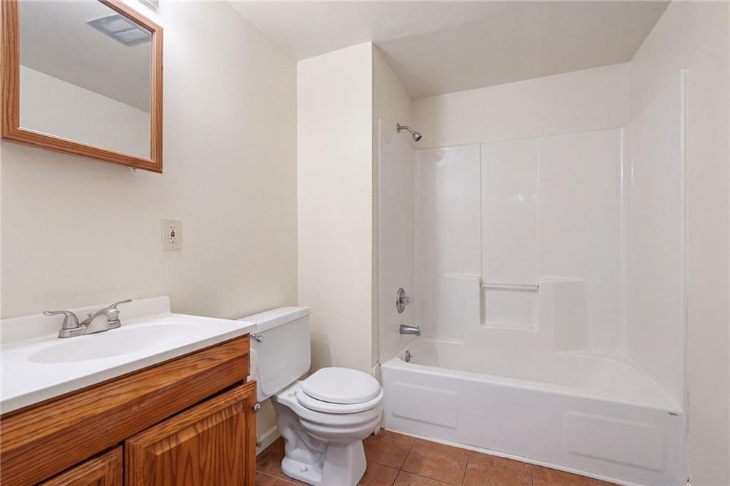 471 485 Pond Street photo 8